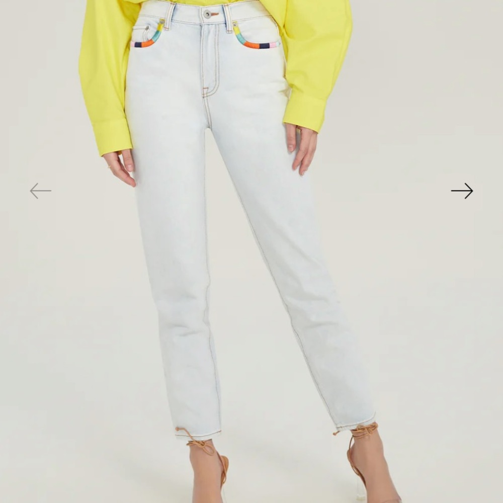 BRAND NEW Something Navy pair of jeans. NEVER WORN TAGS STILL ON.